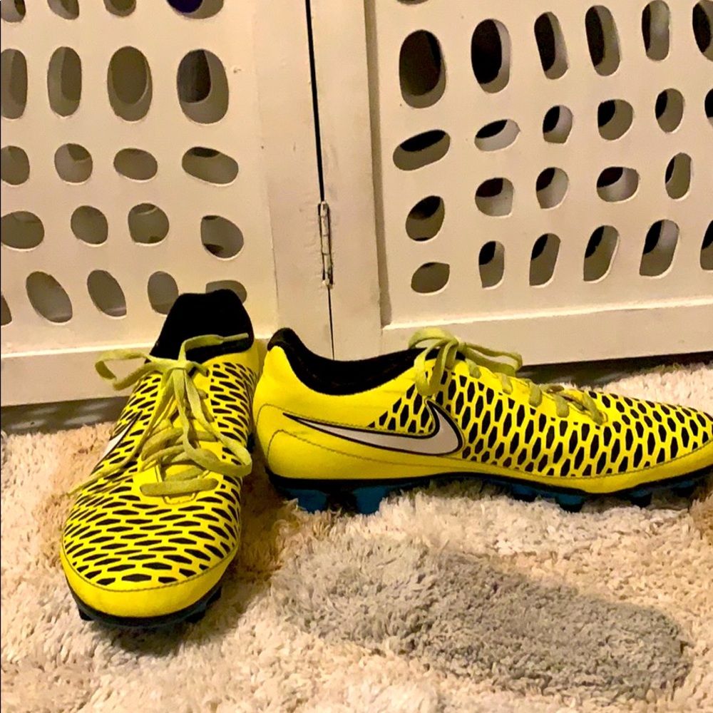 Soccer cleats
